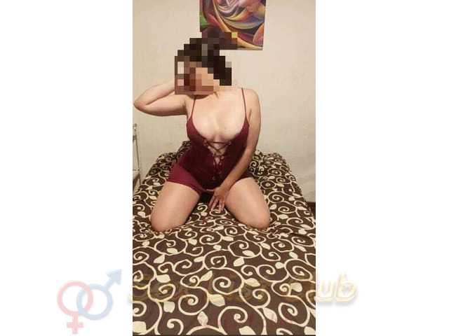 UNA RICA CHUPADITA  PONME EN 4 APRETADITA