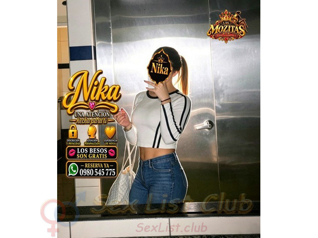 Joven Fantástica Y Deliciosamente Bella